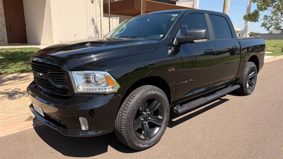RAM CLASSIC 5.7 V8 GASOLINA LARAMIE NIGHT EDITION CD 4X4 AUTOMÁTICO